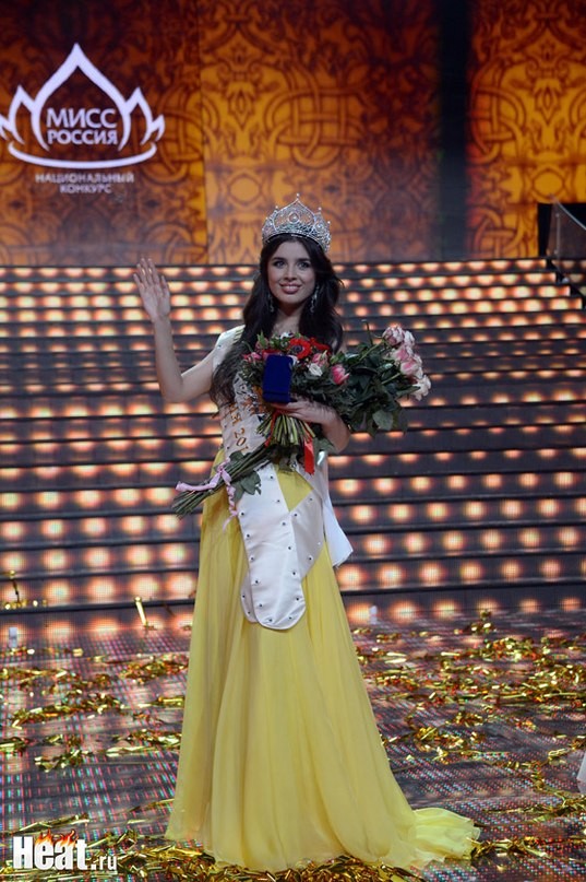 Cùng với danh hiệu Hoa hậu và vương miện dành cho người chiến thắng, Elmira Abdrazakova còn nhận được số tiền mặt 100 ngàn USD.